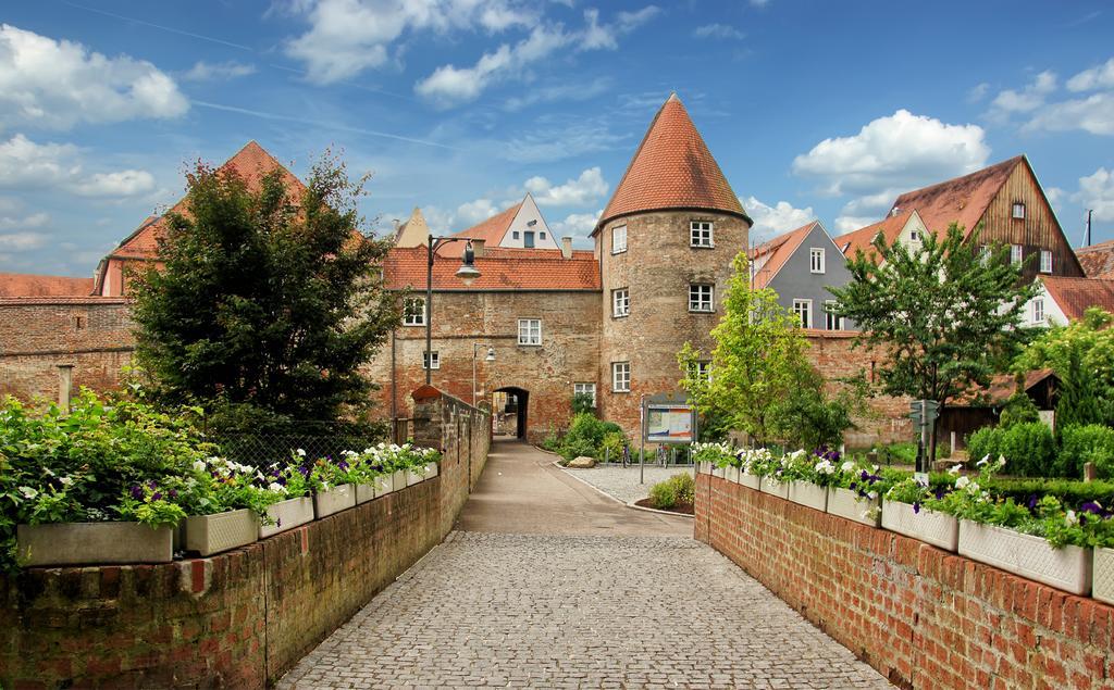 Aparthotel Donaustern Асбах-Бойменхайм Экстерьер фото