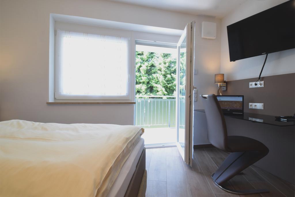 Aparthotel Donaustern Асбах-Бойменхайм Экстерьер фото