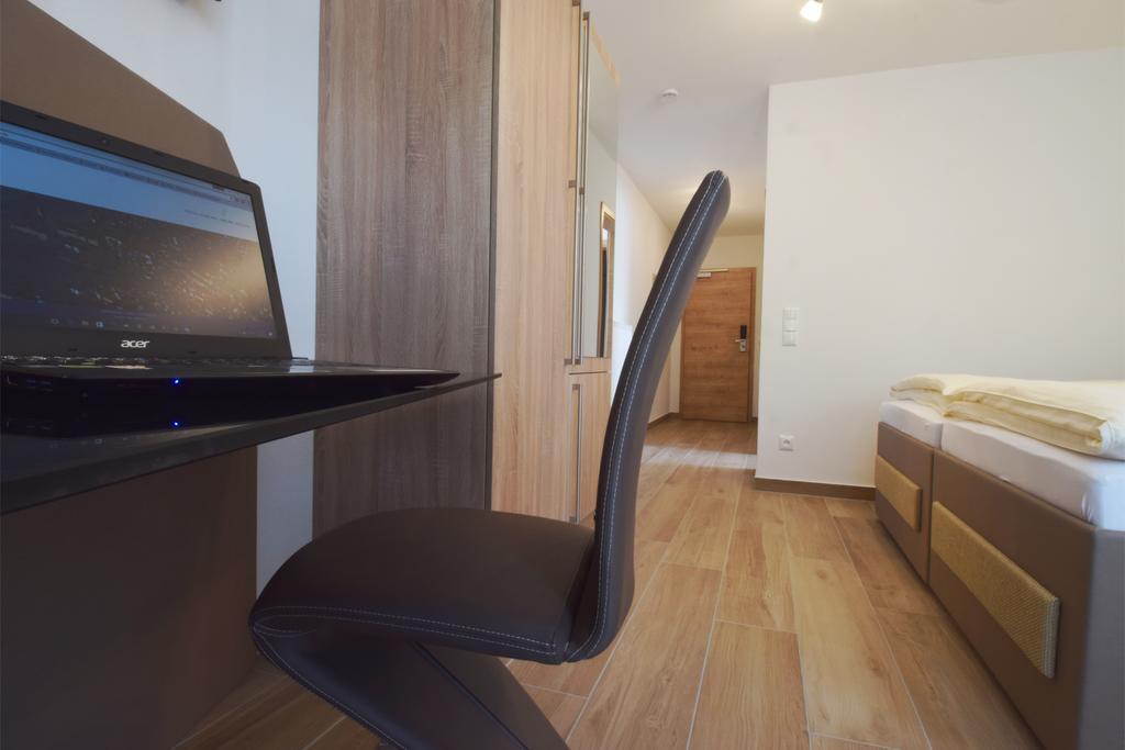Aparthotel Donaustern Асбах-Бойменхайм Экстерьер фото