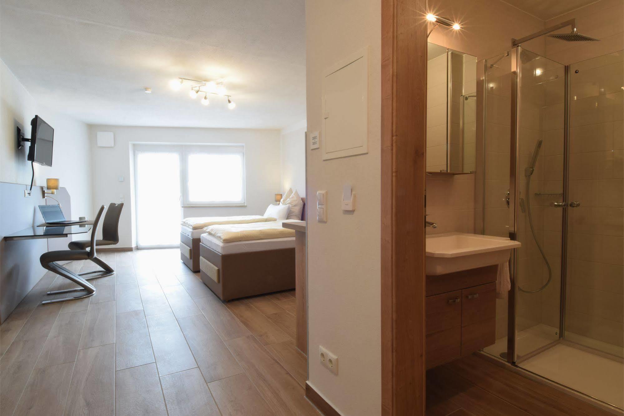 Aparthotel Donaustern Асбах-Бойменхайм Экстерьер фото
