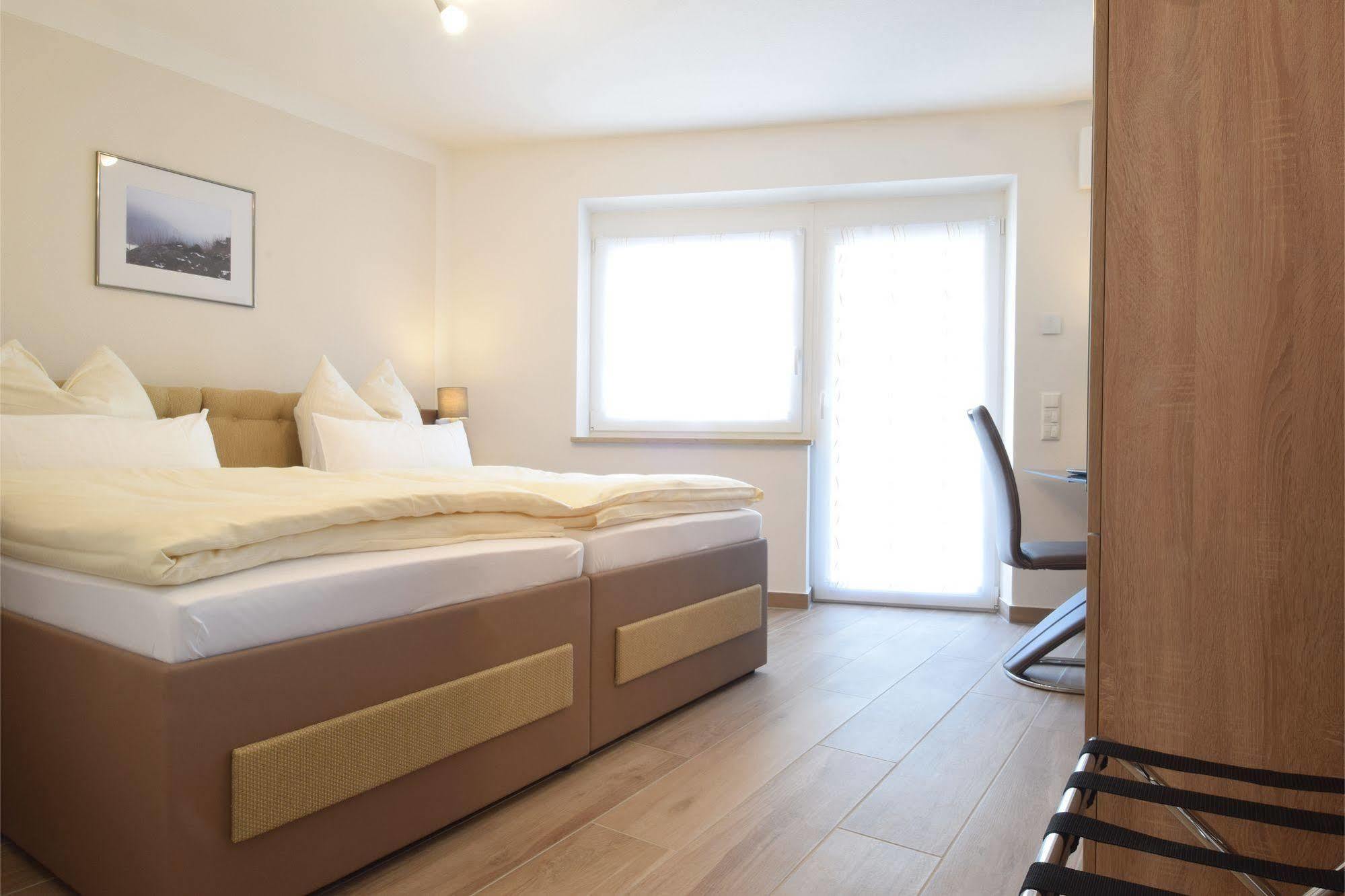 Aparthotel Donaustern Асбах-Бойменхайм Экстерьер фото